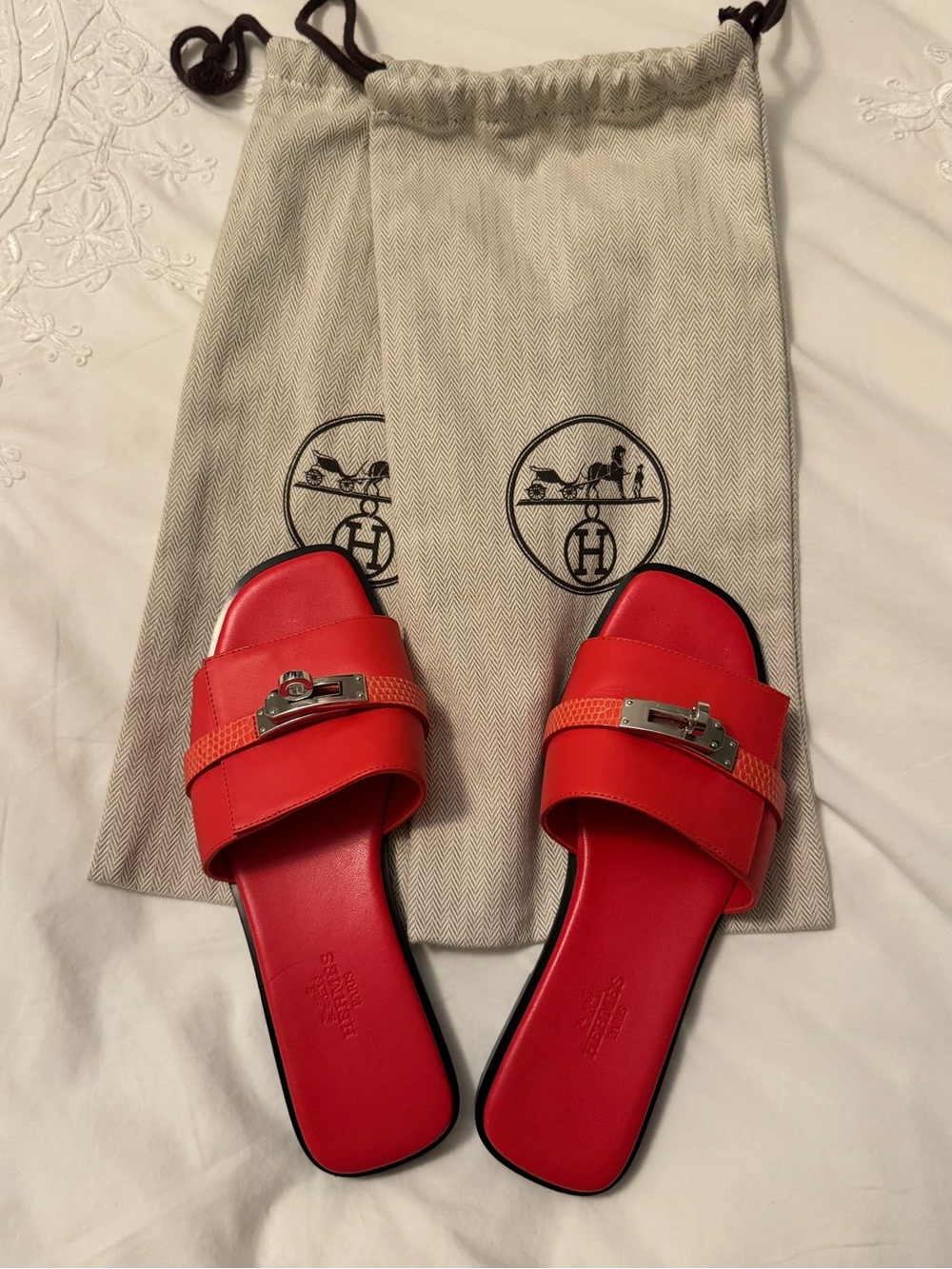 Hermès Red Giulia Sandals with Lizard Trim & Kelly Buckle - Size 35 (Like New)
